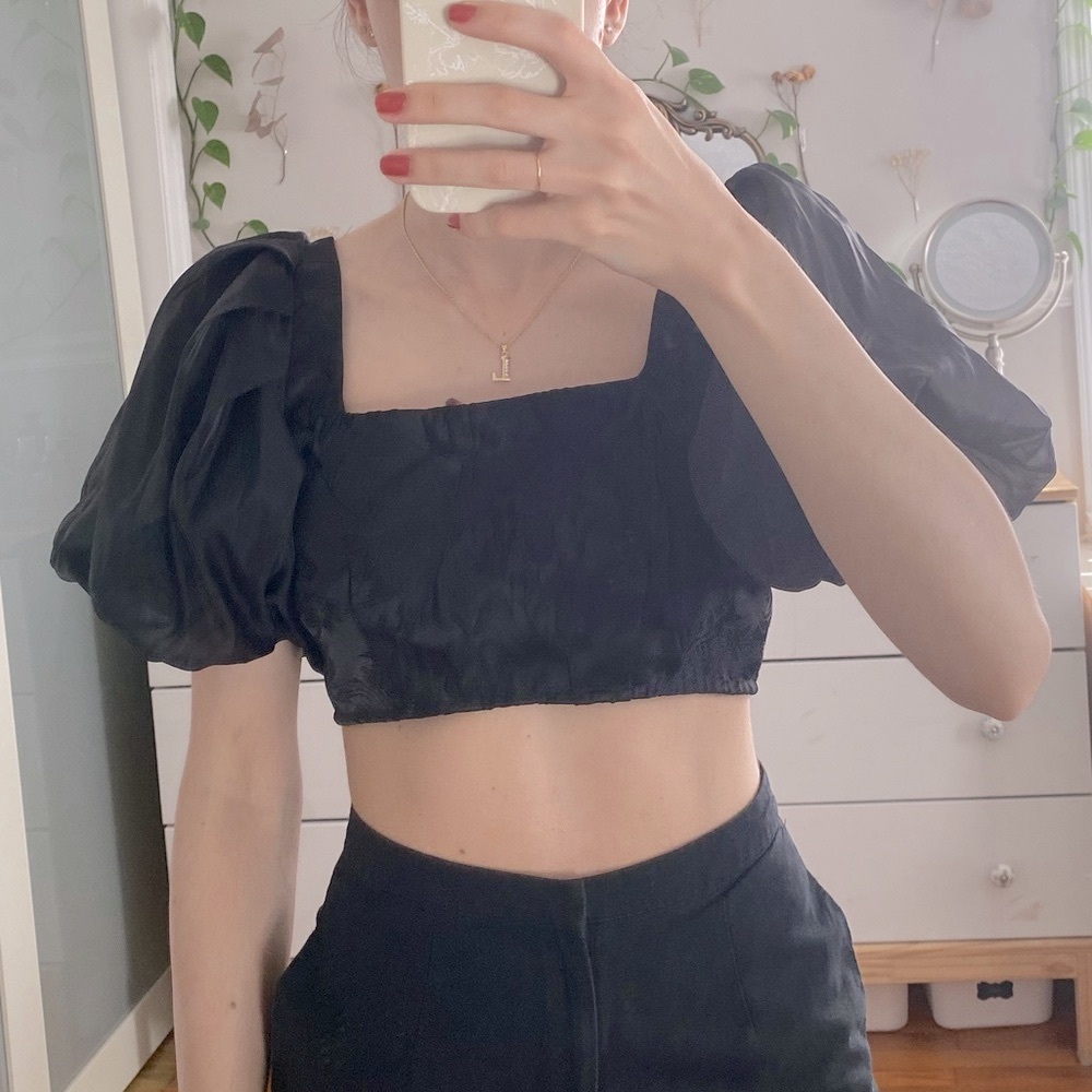 Puff sleeve crop top